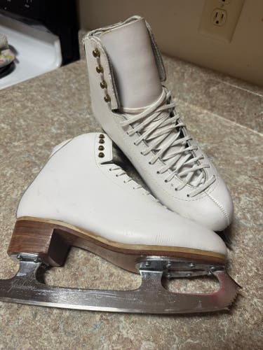 7.5 JS2270 Jackson Ultima Figure Skates B Adult 7 1/2 wooden heat moldable cuir leather