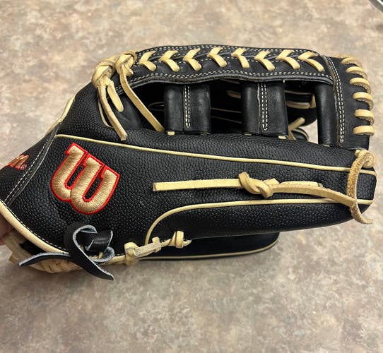 2023 RH Wilson A2000 1800 Outfield Baseball Glove (Used)