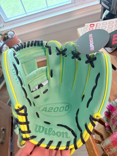 Wilson A2000 RH Infield Baseball Glove 11.5" (New) RHT 11.5