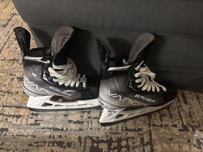 Black/Gray 2021 Bauer Vapor Hyperlite Hockey Skates Regular Width Pro Stock 9 (Used)