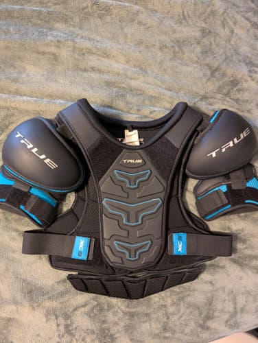 Large Senior True XC9 Shoulder Pads (Used)