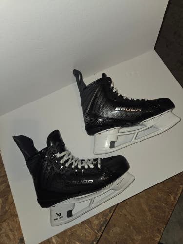 Black 2026 Bauer Vapor Flylite Hockey Skates Pro Stock 10.5 (Used)