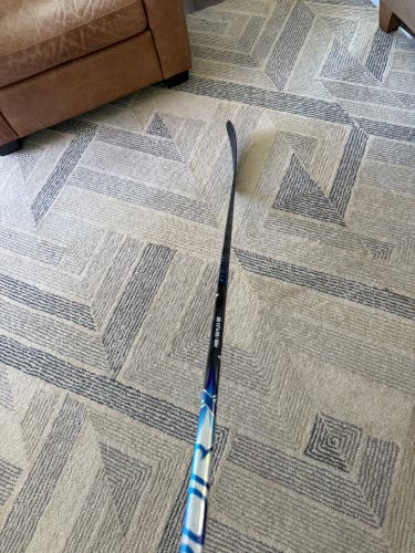 Senior Bauer Vapor Flylite Right Handed Hockey Stick P28 65 Flex (Used)