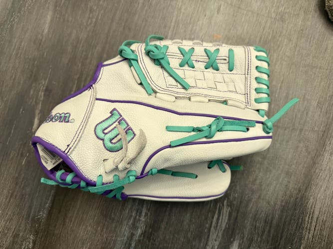 Wilson A500 RH Softball Glove 11.75" (Used)