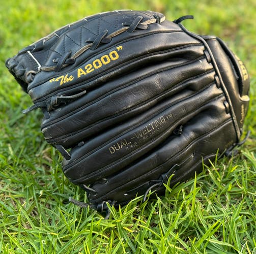 Wilson A2000 RH Pitcher's Baseball Glove 12.5"