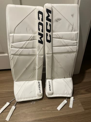 32" CCM EFlex 6.9 Goalie Leg Pads (Used)