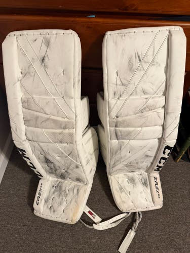 35" CCM Extreme Flex E5.9 Goalie Leg Pads (Used)