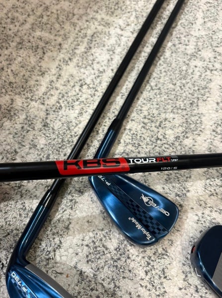 TaylorMade Pursuit Collection Oracle Red Bull P790 4-PW Iron Set