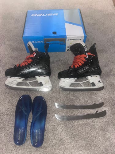 Black 2024 Bauer Supreme M50 Pro Hockey Skates Extra Wide Width Pro Stock Size 2.5 (Used)