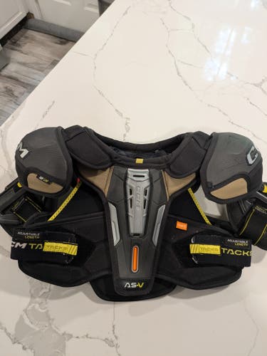 Men's Small Senior CCM Tacks AS-V Shoulder Pads