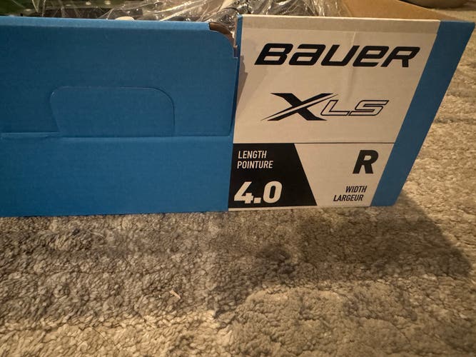 Bauer XLS Hockey Skates Regular Width Size 4 (New)