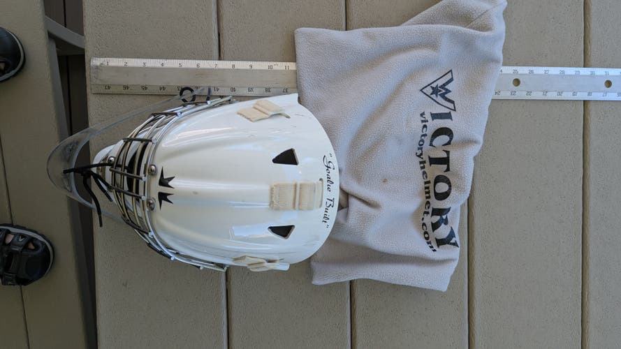 Victory V2 White with Nash Dangler and carrying bag