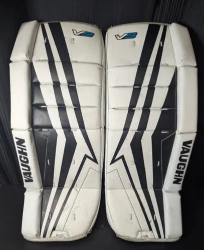 24" Vaughn V9 Goalie Leg Pads (Used)