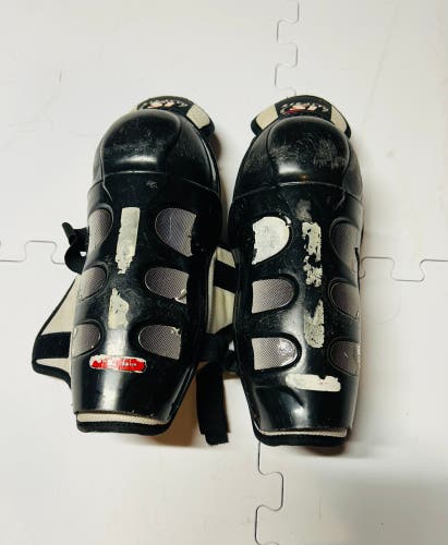 Youth Easton Stealth S1 9" Shin Pads (Used)