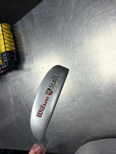 Wilson 8802 Blade Right Handed Putter 35" (Used)