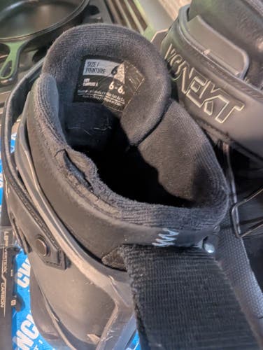 Bauer Konekt 2 Hockey Goalie Skates Regular Width Size 6/6.5 (Used)