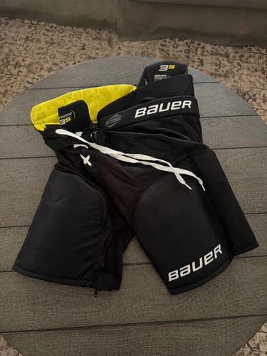 Intermediate Medium Bauer Supreme 3S Hockey Pants (Used)