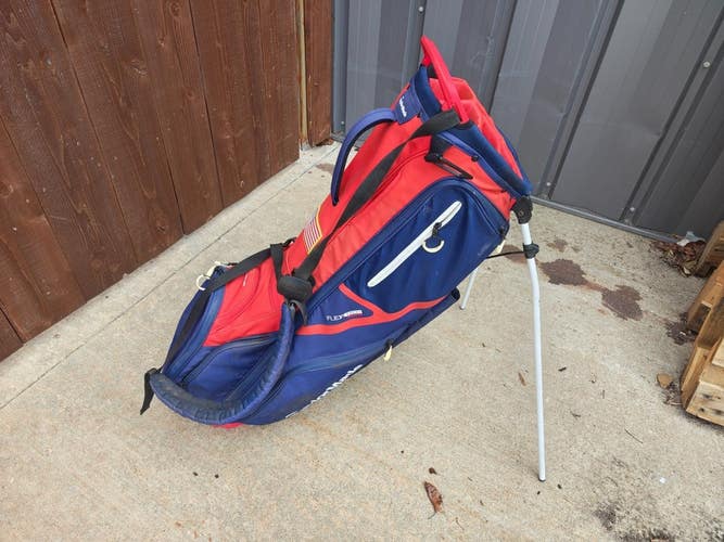 Taylormade Flextech Crossover 14 Way Stand Bag Red/White/Blue USA Flag Raincover