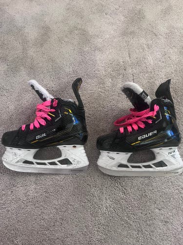 Black/Yellow 2022 Bauer Supreme M5 Pro Hockey Skates Extra Wide Width Pro Stock Size 1.5 (Used)
