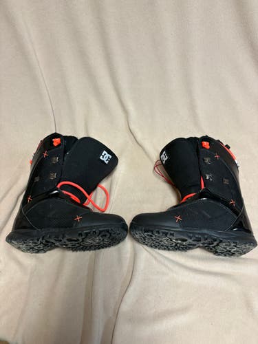 Women's Size (W 7.0) DC Karma Snowboard Boots (Used)