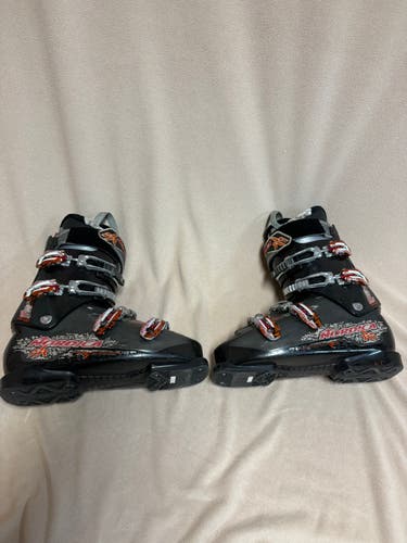 Mondo 29 & 29.5 Men's Nordica All Mountain Hot Rod 8.5 Ski Boots (Used)
