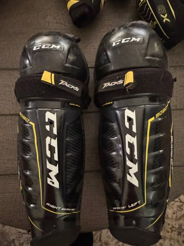 Junior CCM Tacks 9080 12" Shin Pads (Used)
