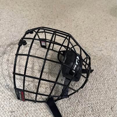 CCM FM580 Hockey Helmet Cage - Medium, Black (Like New)