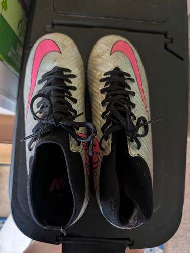 Silver Unisex Size M 7.0 (W 8.0) Nike Molded Cleats Cleats (Used)