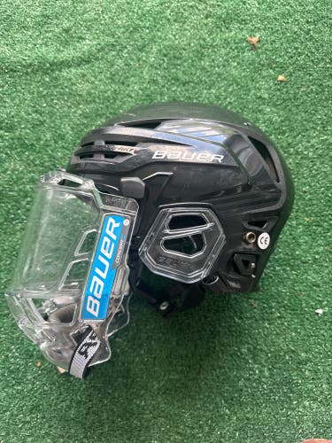 Black Medium Bauer Re-Akt 85 Helmet (Used)
