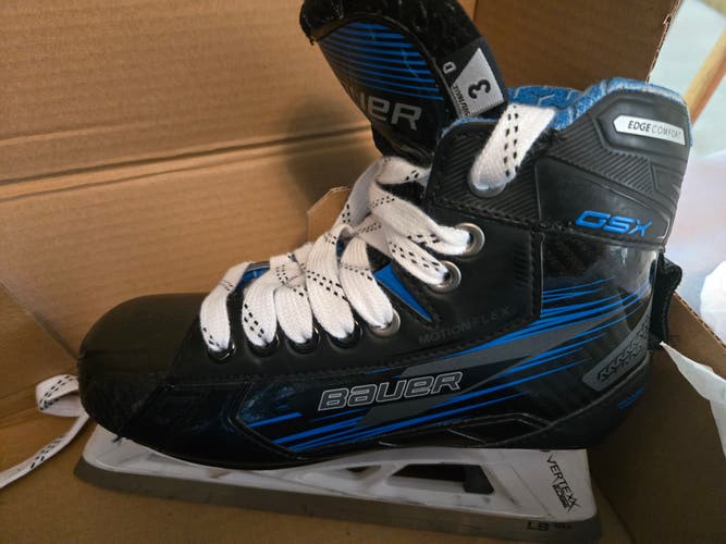 Black 2025 Bauer Hockey Skates Size 3 (Used)