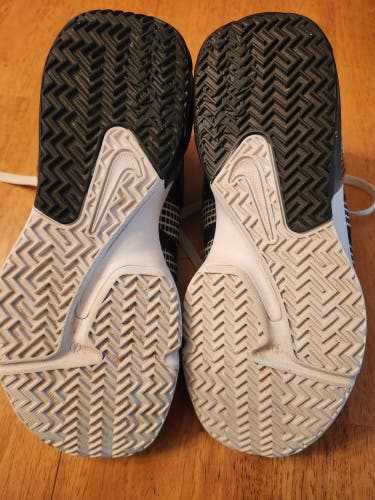 Men's Size M 9.0 (W 10.0) Nike Shoes (Used)