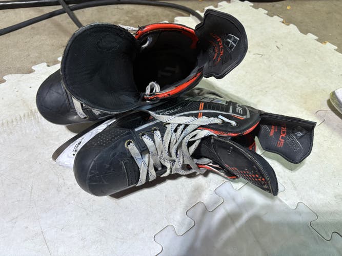 Black True HZRDUS 9x Hockey Skates Regular Width 6.5 (Used)