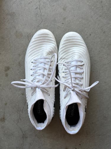 Unisex Size M 6.5/W 7.5 Under Armour Cleats Magnetico (Worn twice)
