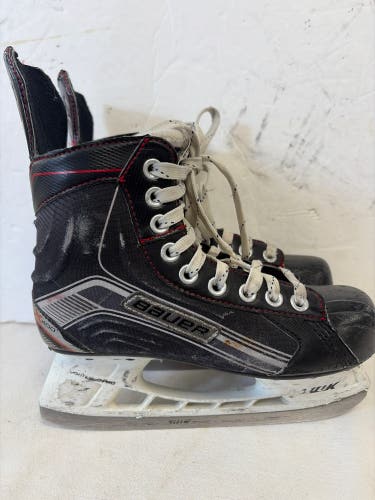 Black Bauer Vapor X400 Hockey Skates Regular Width Size 3.5 (Used)