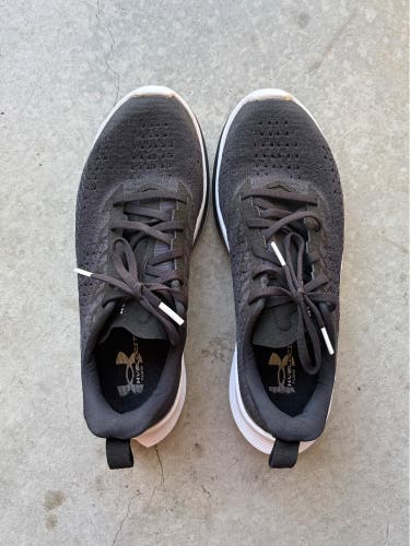 Women's Size M 7.5/W 8.5 Adult Under Armour Shoes (Used)