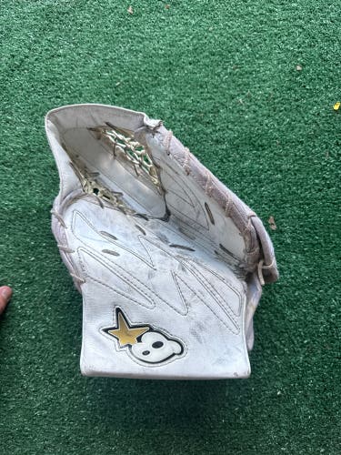 White Youth Brian's NetZero 2 Goalie Glove (Used)