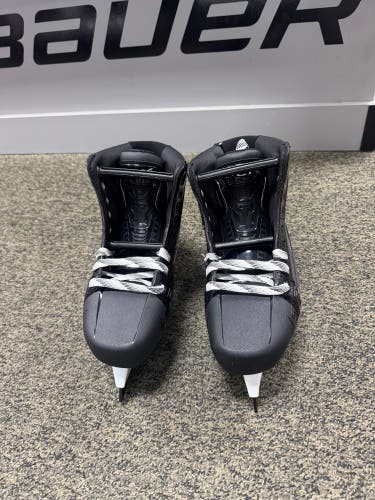 CCM Tacks XR90G Hockey Goalie Skates Regular Width 6 (New)