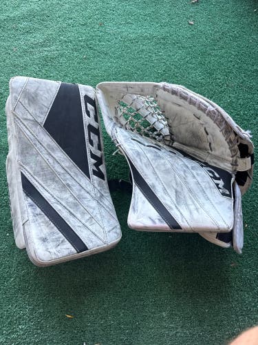 White Intermediate CCM Extreme Flex 5.9 Goalie Glove & Blocker Set Regular (Used)