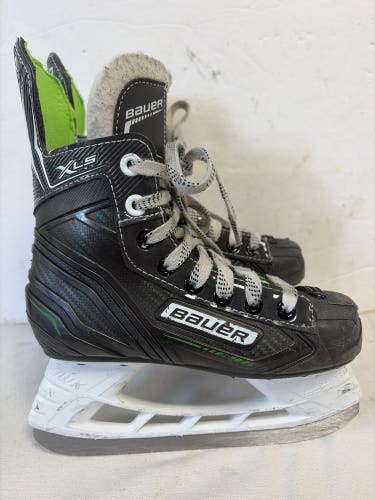 Bauer XLS Hockey Skates Regular Width Size 2 (Used)