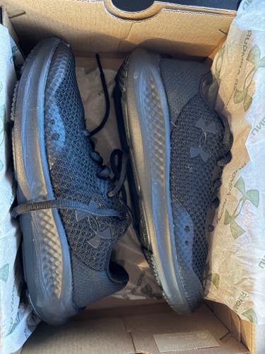 Under Armour Charged Pursuit 3 Shoes (New in box ) Size 4Y (Big Kids / Youth) Black
