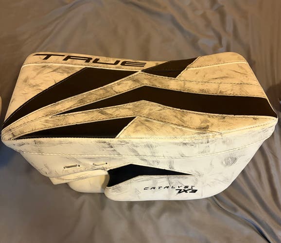 2023 True Catalyst Glove/Blocker 7x3 Regular (Used)