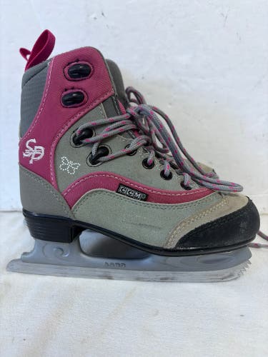 CCM Figure Skates B Junior 13 (Used)