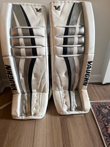 33" 2015 Vaughn Velocity V6 1000 Goalie Leg Pads (Used)