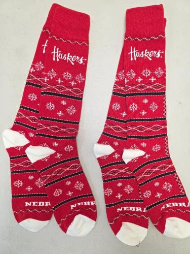 ST14 Mens NCAA NEBRASKA CORNHUSKERS Lot of 2 Pair Crew Socks LARGE New