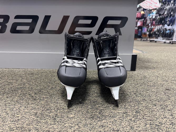 CCM Tacks XR90G Hockey Goalie Skates Regular Width 5 (New)