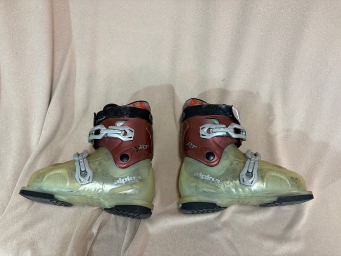 Mondo 25 & 25.5 Unisex Alpina All Mountain Boom+ Ski Boots (Used)