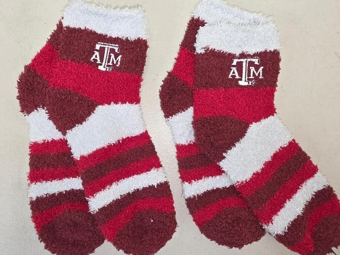 S40 Mens NCAA TEXAS A&M AGGIES Lot of 2 Pair Crew Socks MEDIUM New