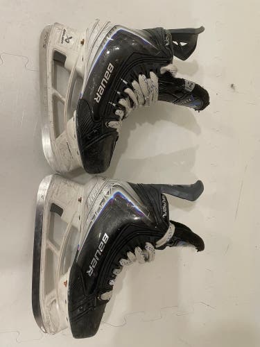 2025 Bauer Vapor Flylite Hockey Skates Extra Wide Width Size 2.5 (Used)