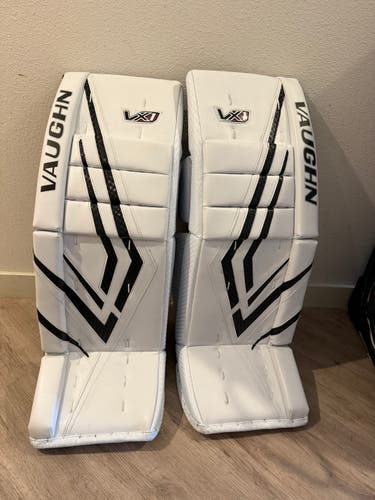 32" +2 Vaughn Velocity VX1 Pro Carbon Goalie Leg Pads (Used)