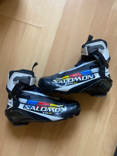 Size 7.0 Salomon Cross Country Ski Boots (Used)